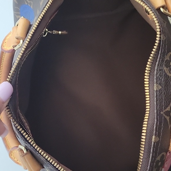 Louis Vuitton Limited Edition World Tour Speedy 30 Bandouliere Bag - Picture 10 of 15